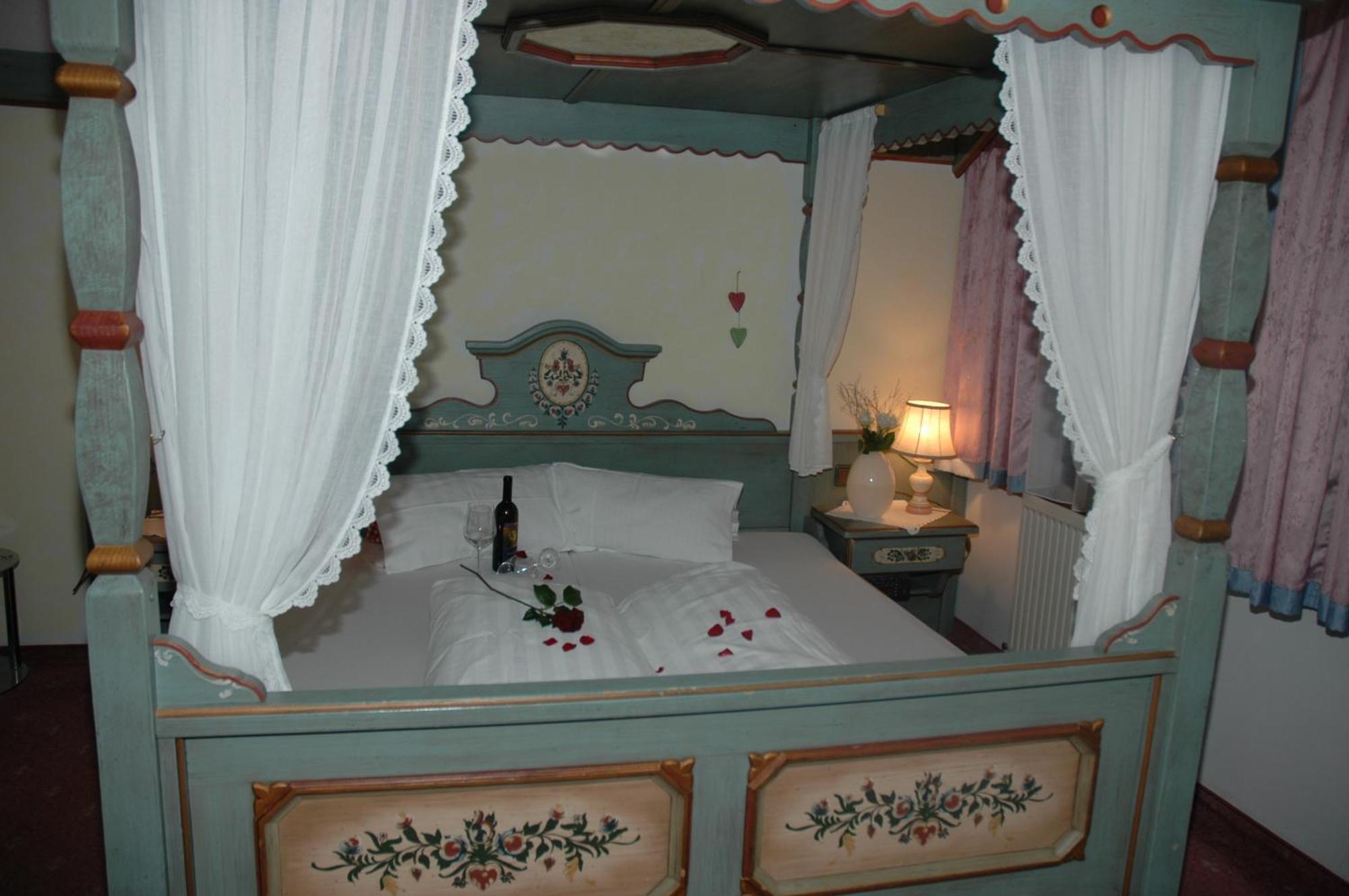 Schwarzenstein Hotel 3*