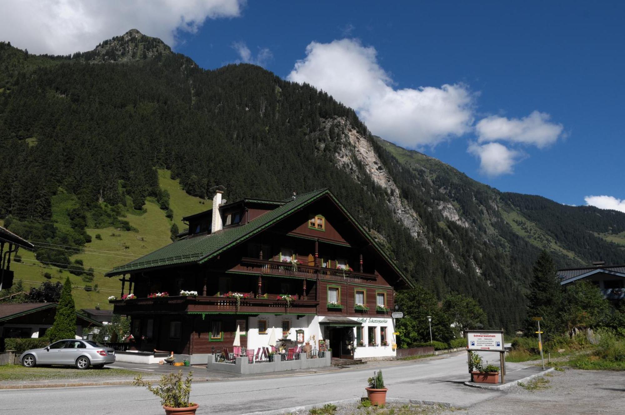 Hotel Schwarzenstein 3*